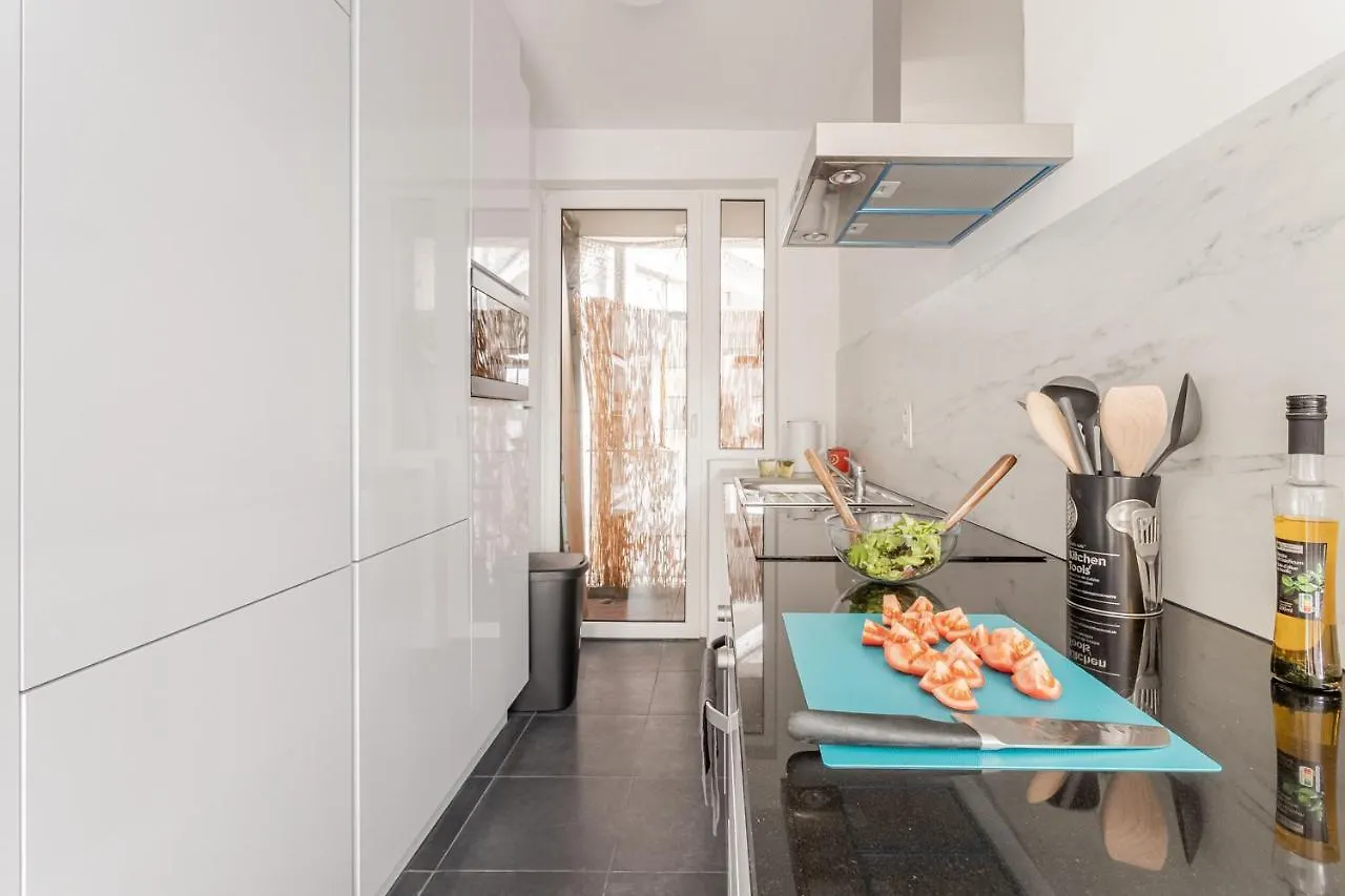 Center Of Antwerp, Fully Equipped, Train Station Apartment