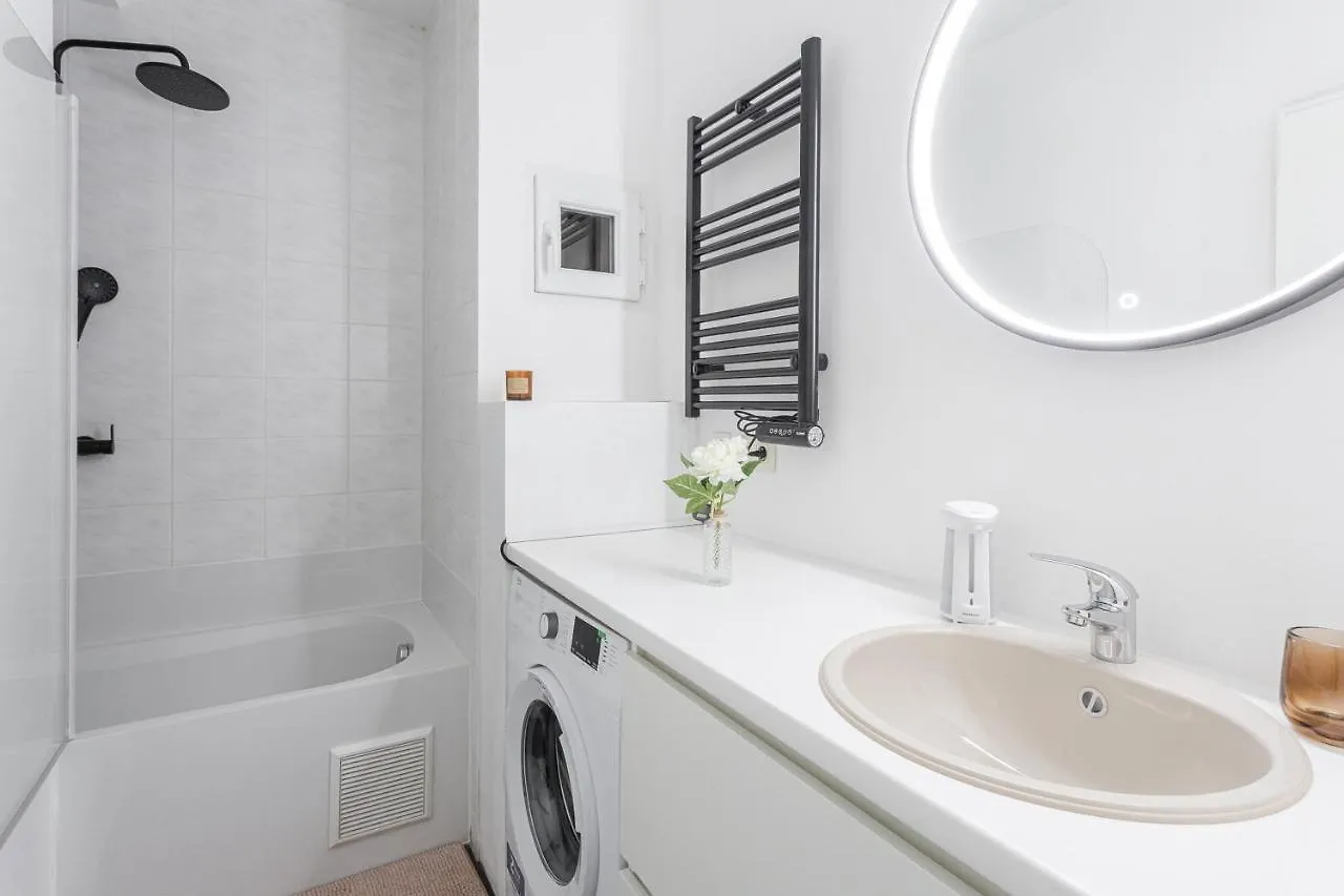 Center Of Antwerp, Fully Equipped, Train Station Apartment